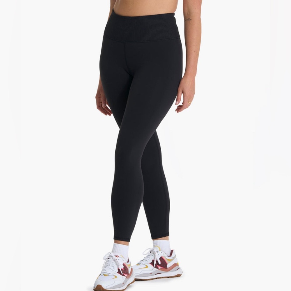 Vuori Ribbed Studio Legging. Black. Small